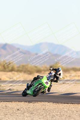 media/Dec-07-2025-CVMA (Sun) [[3e7d2de5dc]]/Race 18-Formula Twins-Formula 40 UL/